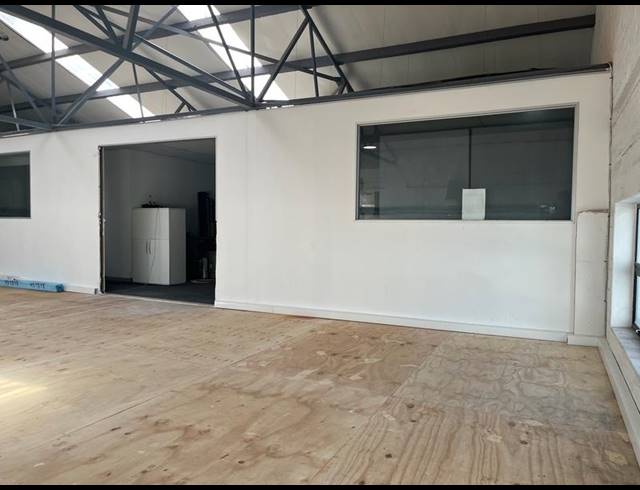 BUSINESS PROPERTY TO RENT IN CLAREMONT